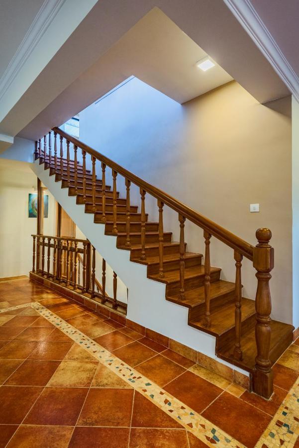 Saffronstays Windermere, - Luxury With Heated Pool, Projector And Indoor Games Villa