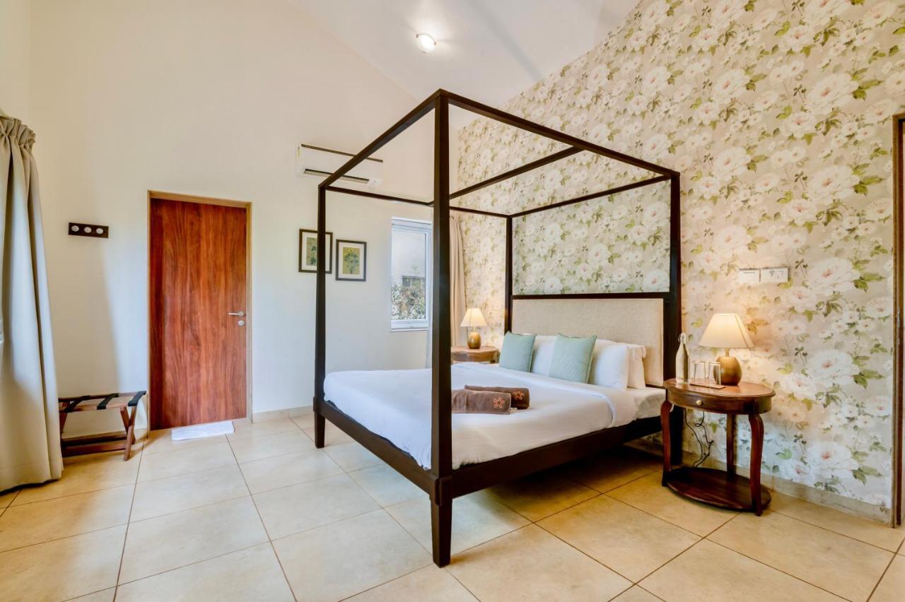 Villa Saffronstays Boulevard Rockhouse - Pool With Amazing Nature Views