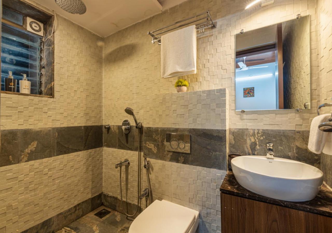 Saffronstays Ebony, * Lonavala