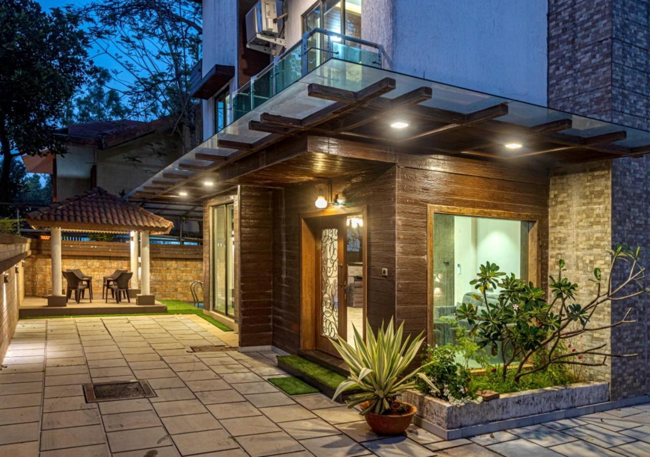 Saffronstays Ebony, * Lonavala