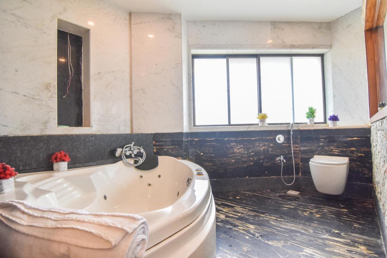 Villa Jalanta Stays - Rustic Atlantia 4bhk Private Pool Lonavala
