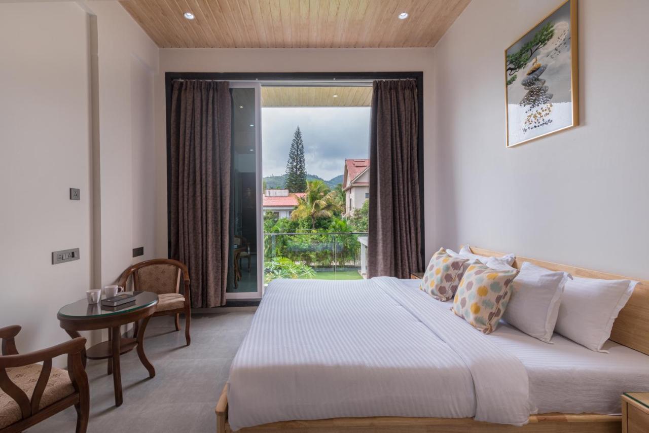 Villa Saffronstays Le Reve - Party With Pool, Gazebo, Games And Steam *