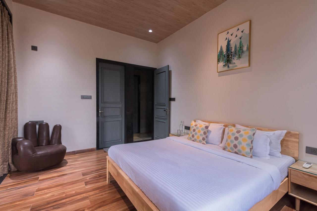 Villa Saffronstays Le Reve - Party With Pool, Gazebo, Games And Steam *