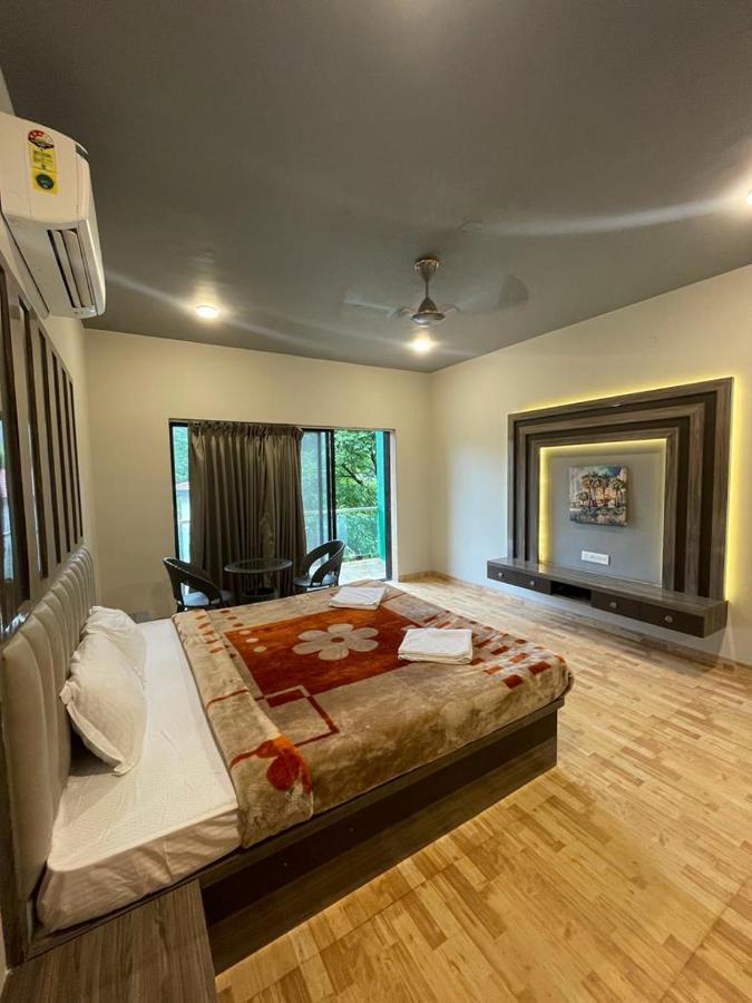 Infamous With Jacuzzi Apartment