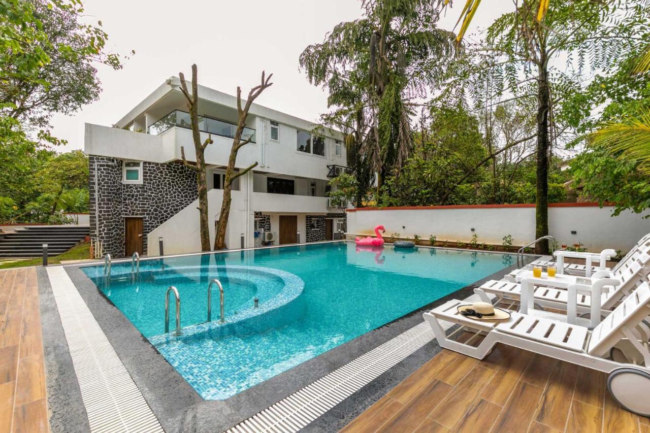 Villa The Grey Medley: Mediterranean Oasis With Pool And Gazebo