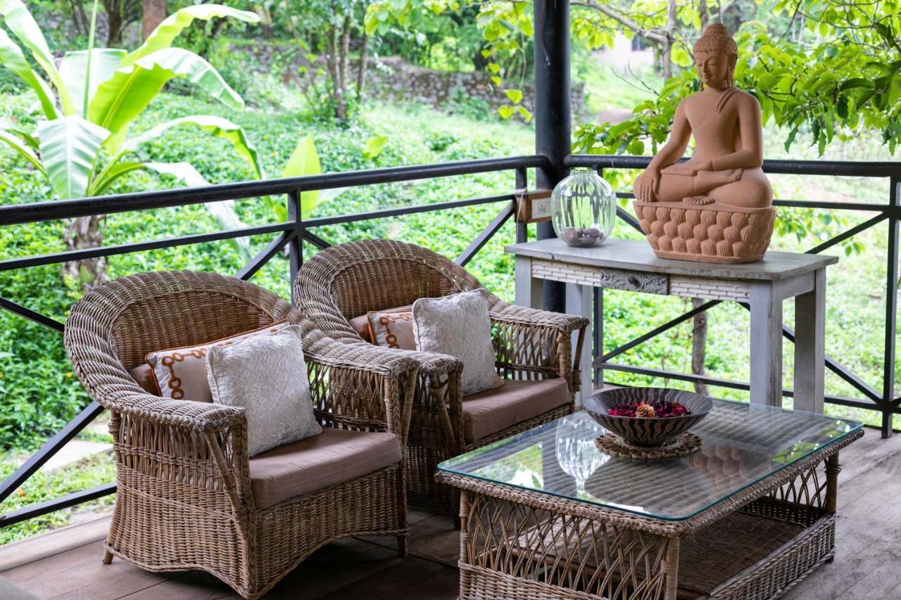 Mawi Infinitty By Stayvista - A Lake-view With An Infinity Pool For A Luxurious Villa Lonavala