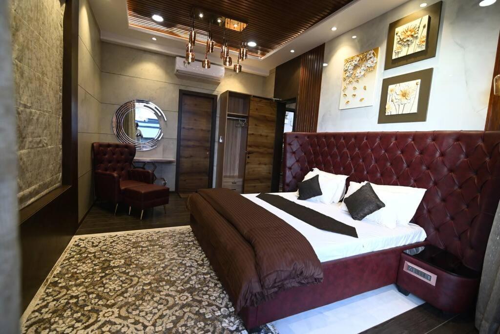 12bhk Pool Meadows-nest By The Rentalgram *