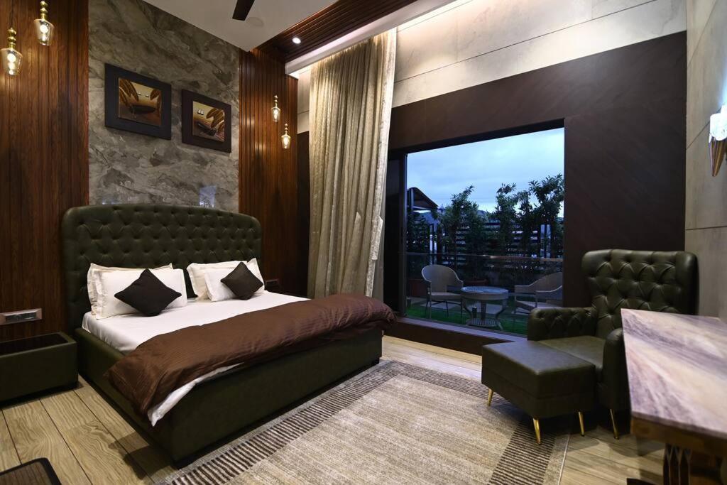 12bhk Pool Meadows-nest By The Rentalgram Villa *