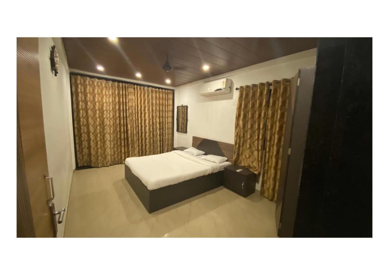 Mount Castle 5bhk Villa *