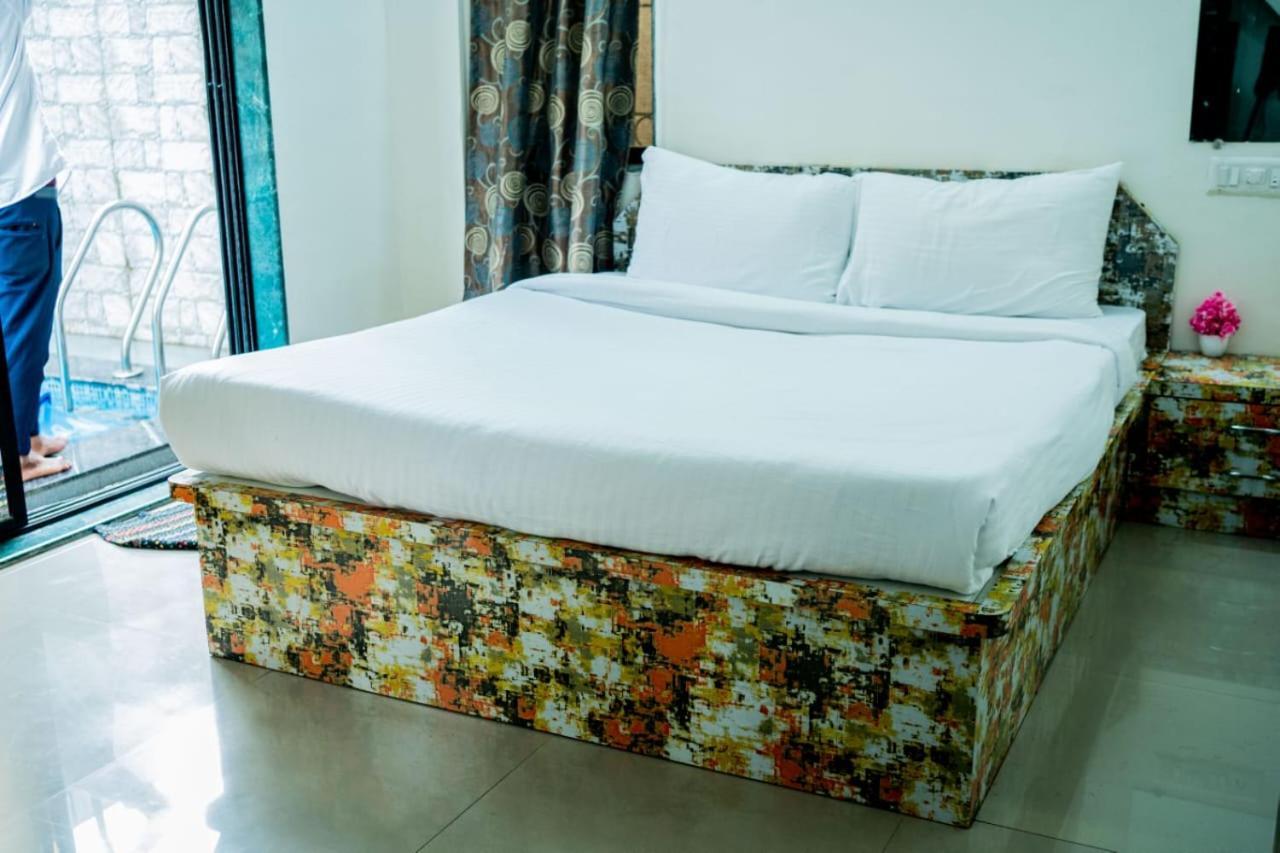 Swaragan Holidays 4 Bhk Ac Luxury Private Pool Lonavala