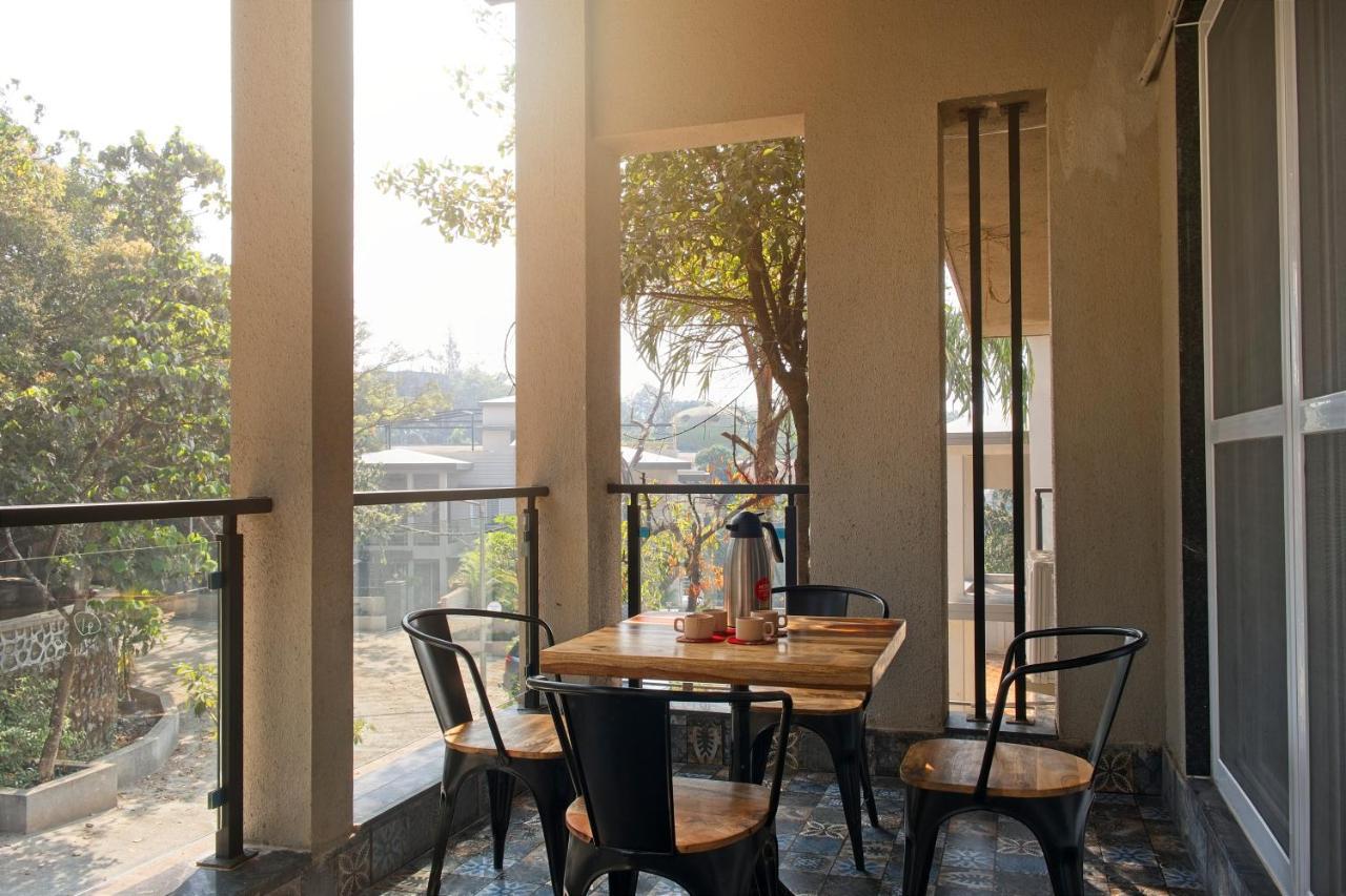 Villa Saffronstays The Fusion, - Pool With Hip Interiors And Indoor Games Lonavala