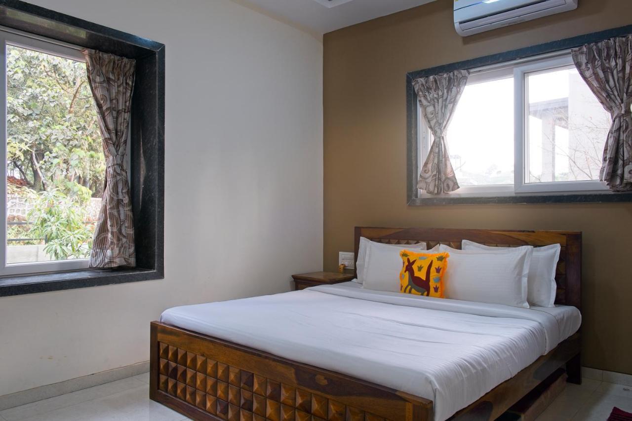 Villa Saffronstays The Fusion, - Pool With Hip Interiors And Indoor Games