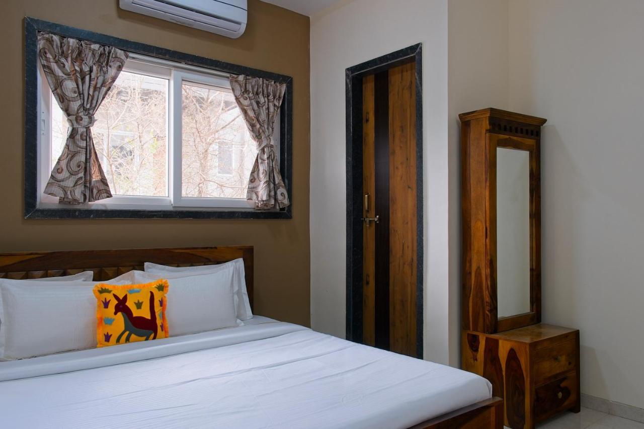 Saffronstays The Fusion, - Pool With Hip Interiors And Indoor Games Villa