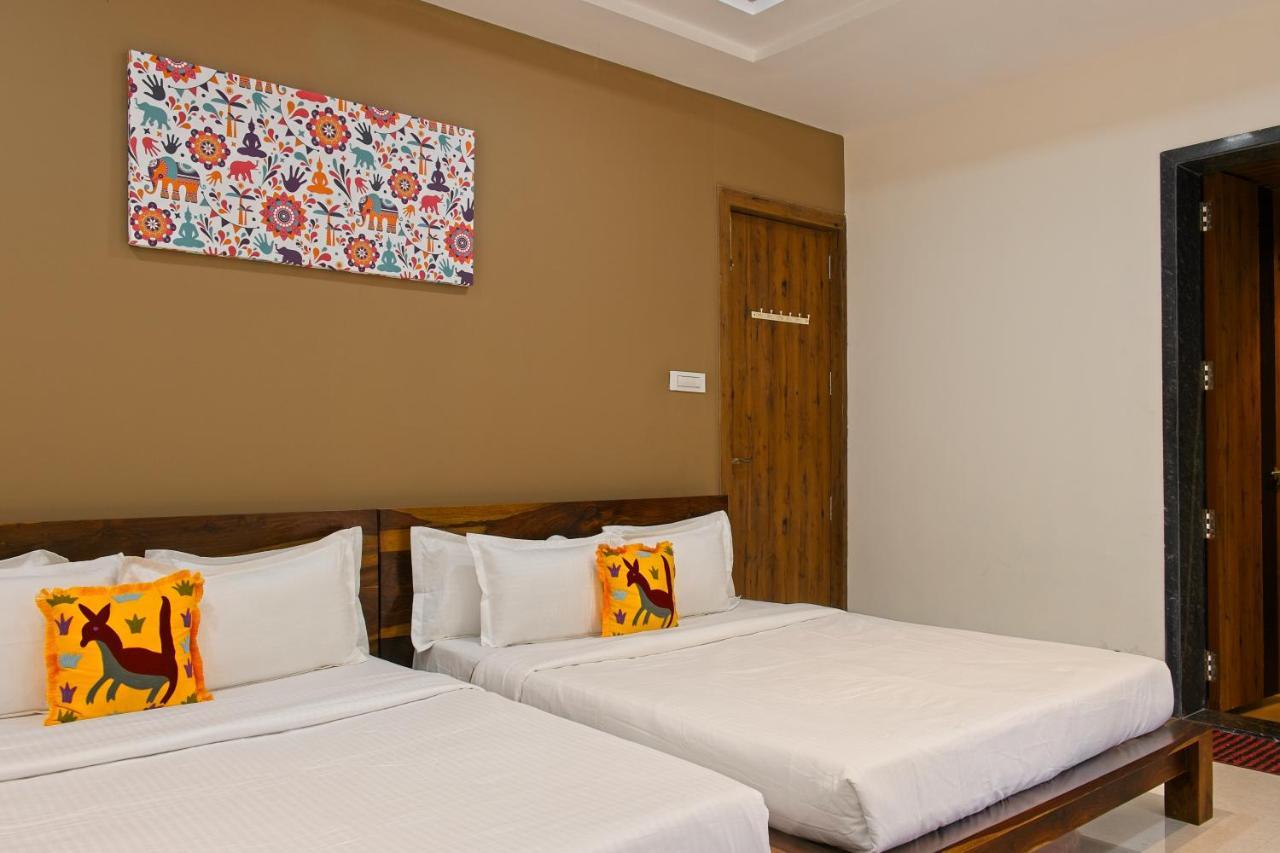 Villa Saffronstays The Fusion, - Pool With Hip Interiors And Indoor Games