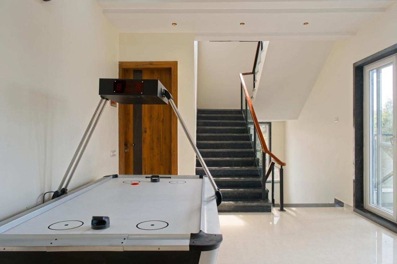 Saffronstays The Fusion, - Pool With Hip Interiors And Indoor Games
