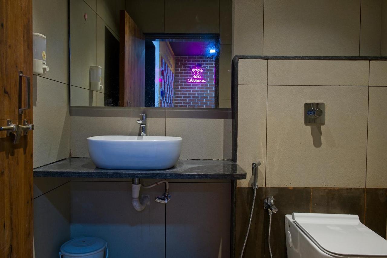 Saffronstays The Fusion, - Pool With Hip Interiors And Indoor Games *