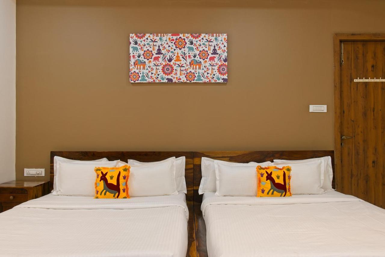 Saffronstays The Fusion, - Pool With Hip Interiors And Indoor Games Villa *