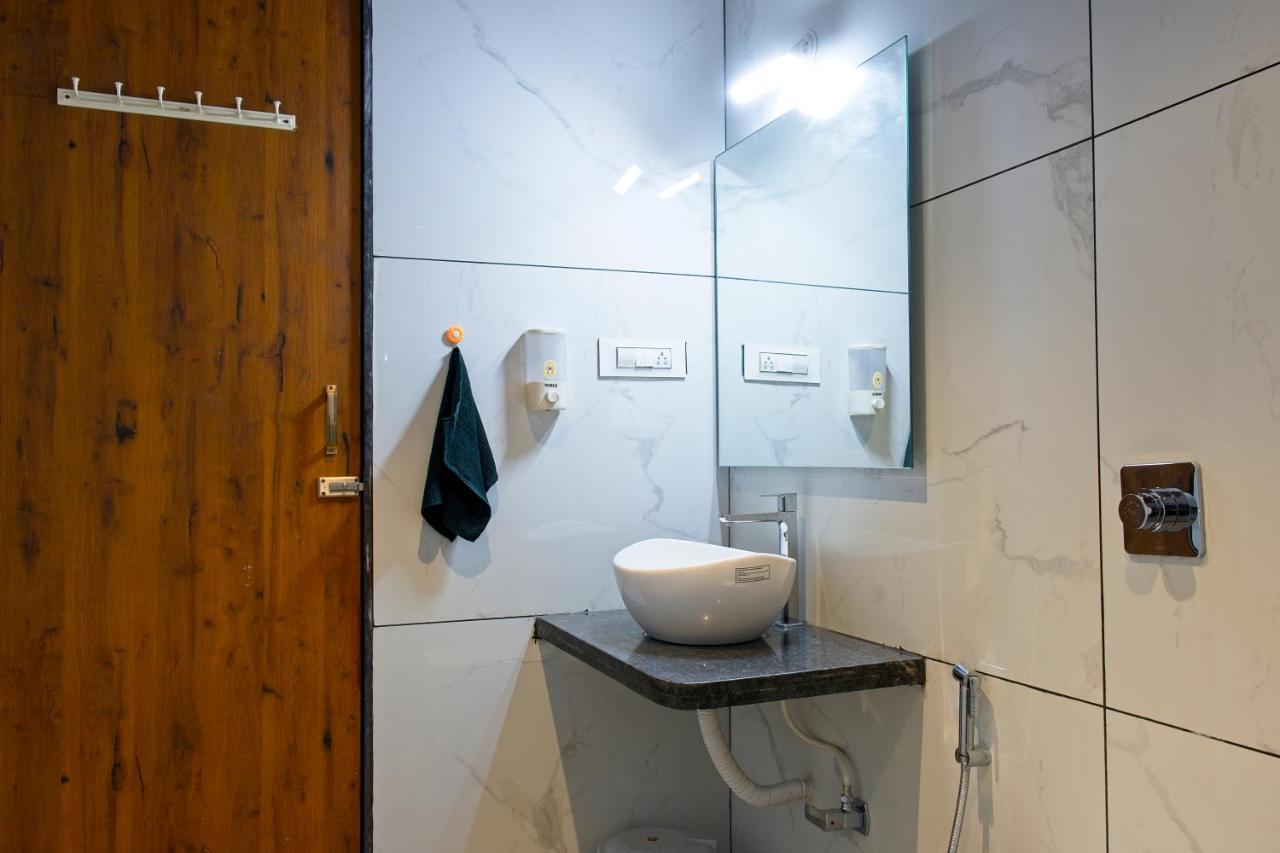 Villa Saffronstays The Fusion, - Pool With Hip Interiors And Indoor Games