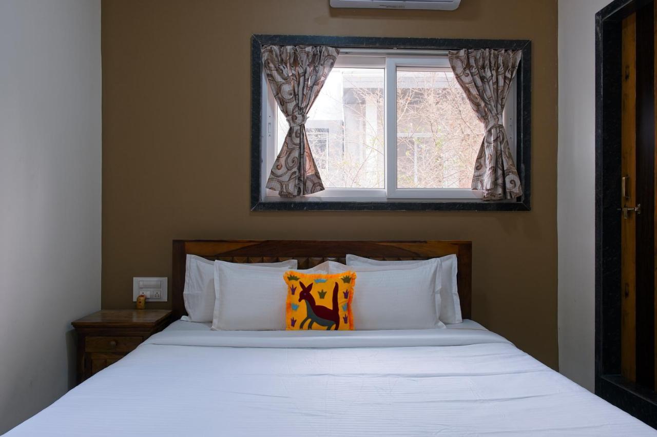 Saffronstays The Fusion, - Pool With Hip Interiors And Indoor Games
