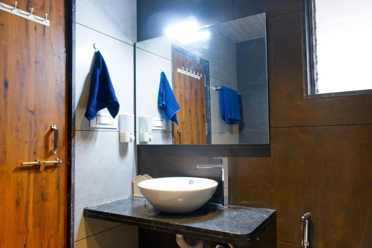 Saffronstays The Fusion, - Pool With Hip Interiors And Indoor Games Lonavala