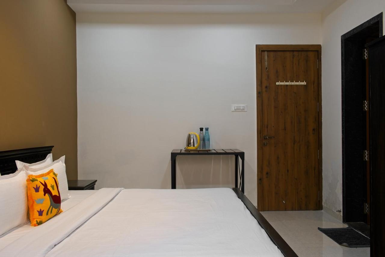 Saffronstays The Fusion, - Pool With Hip Interiors And Indoor Games