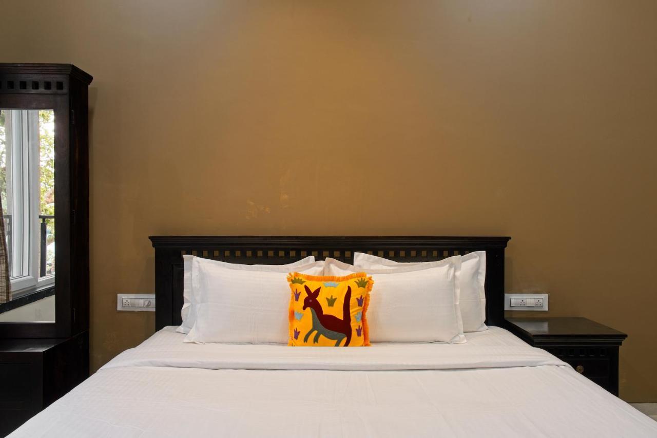 Saffronstays The Fusion, - Pool With Hip Interiors And Indoor Games Villa