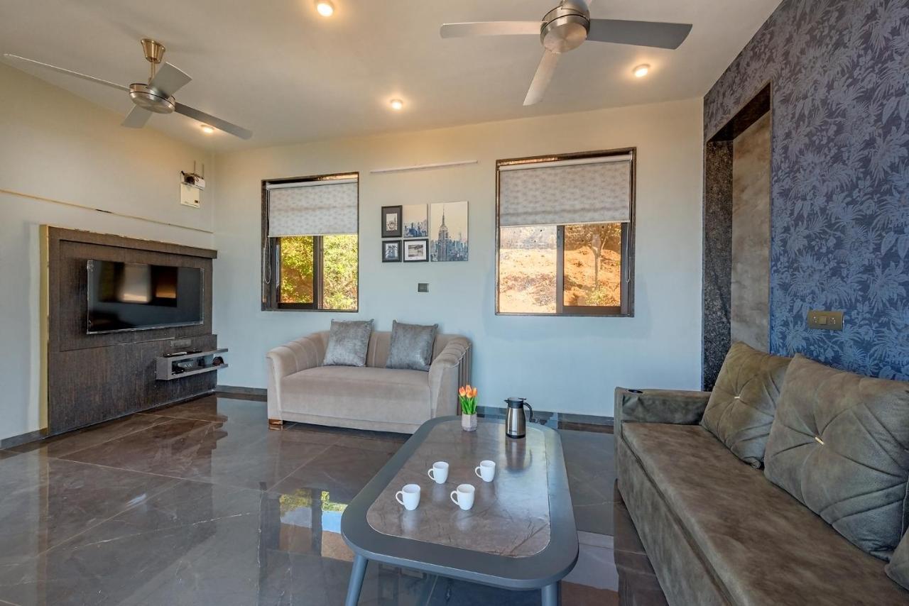 Villa Saffronstays Heavone Trio,