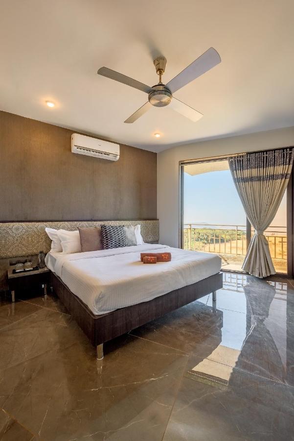 Saffronstays Heavone Trio, * Lonavala