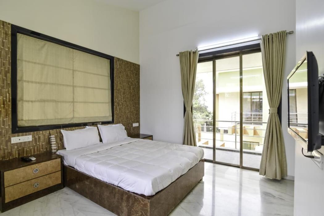 Villa Empyrean Stays Ll Bobby Ll 2bhk Ll Ac Ll Pool Ll Lonavala