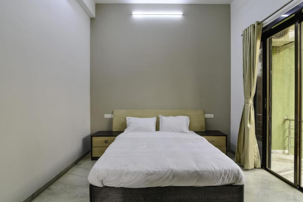 Empyrean Stays Ll Bobby Ll 2bhk Ll Ac Ll Pool Ll Lonavala