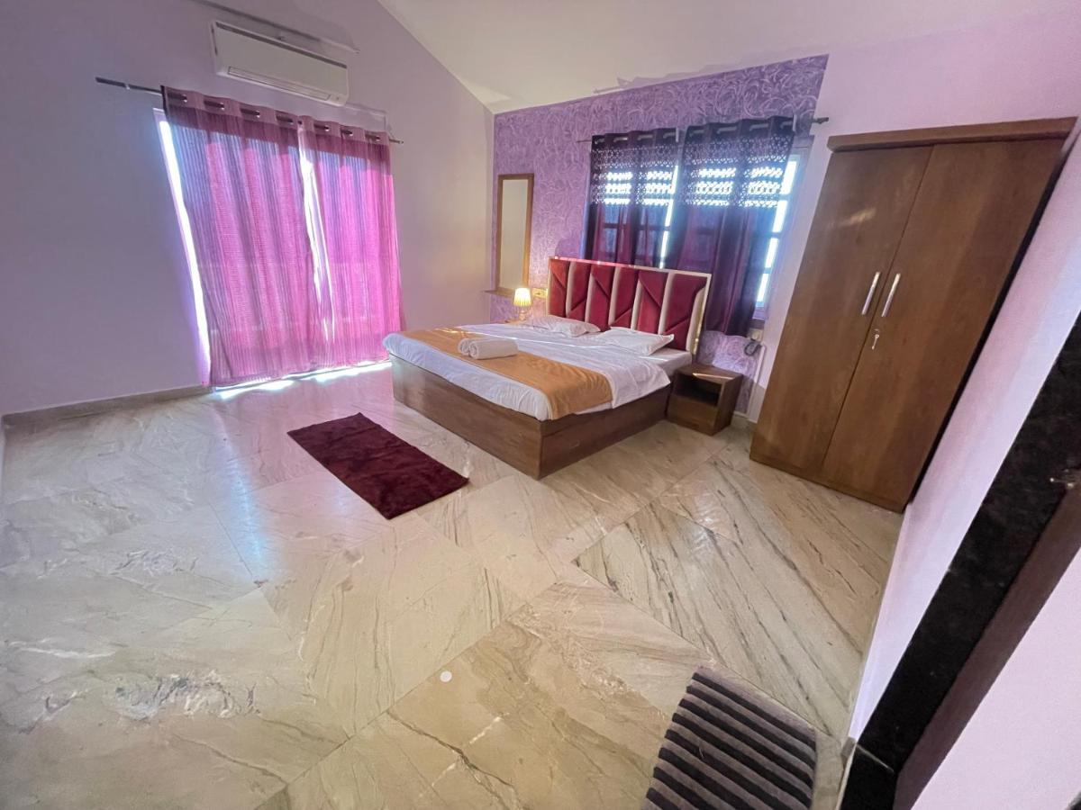 Newly Renovated-Farm Villa -6Bhk With Pool & Turf Villa *