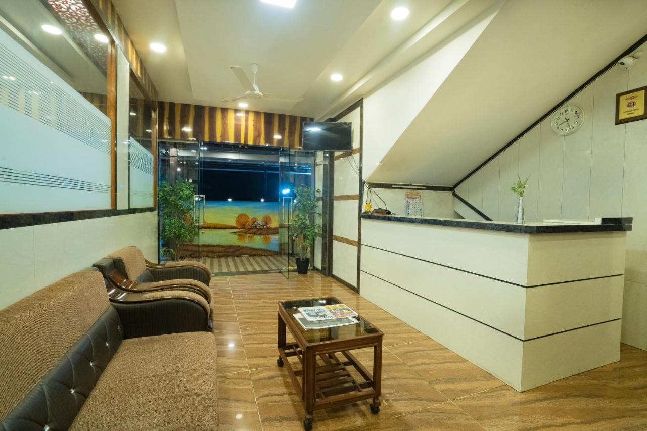 Jagadguru Hotel 3*