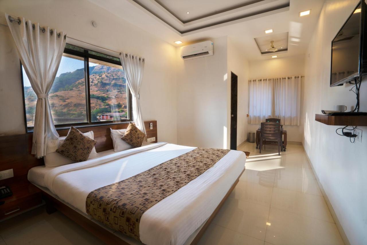 Jagadguru Hotel