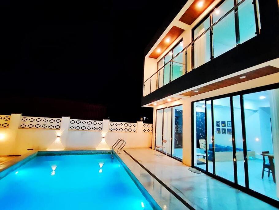 Littlewoods Iris Villa