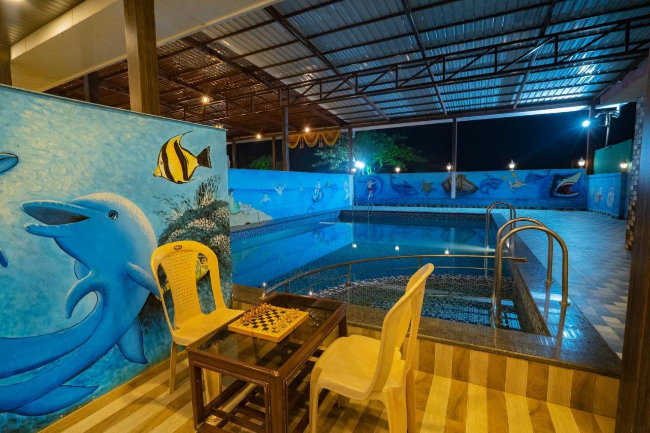 Jagadguru Hotel