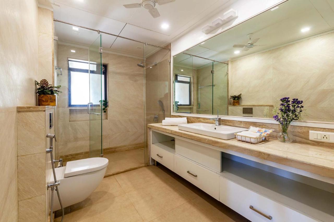 Stayvista's Emerald Acres: Luxury Retreat With Heated Pool & Scenic Views *