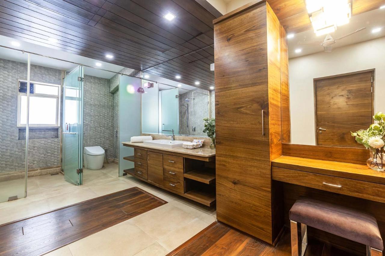 Stayvista's Emerald Acres: Luxury Retreat With Heated Pool & Scenic Views Villa *