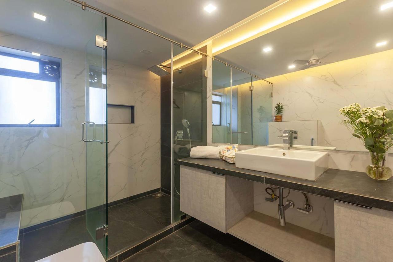 Stayvista's Emerald Acres: Luxury Retreat With Heated Pool & Scenic Views