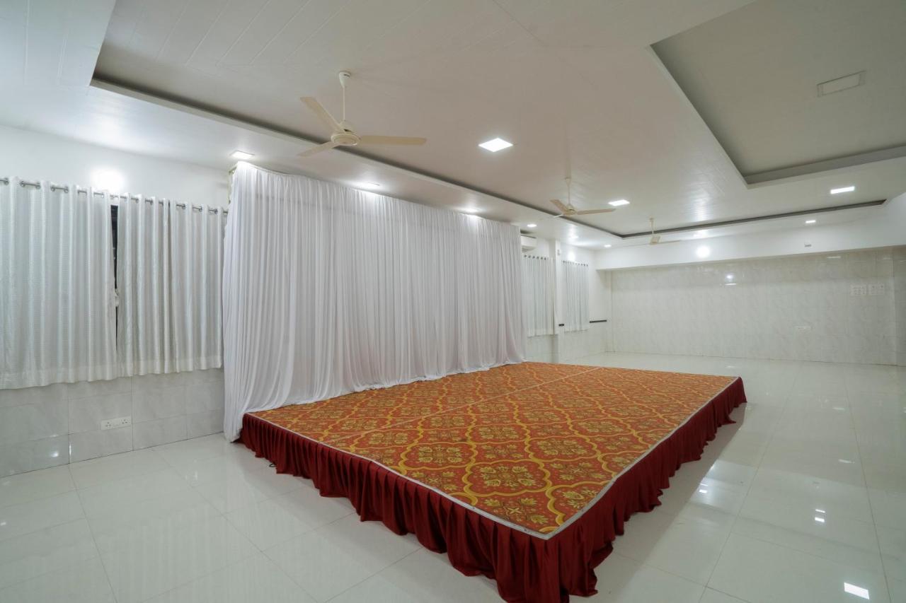 Jagadguru Hotel