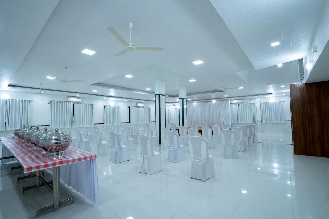 Jagadguru Hotel 3*