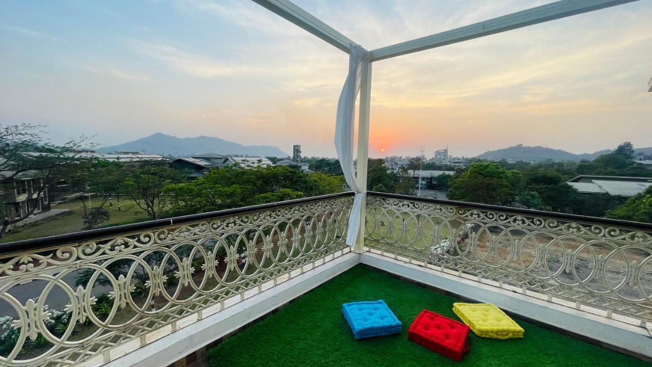 Villa Euphoriaa 4br Jacuzzi Pvtpool Theatre Lonavala