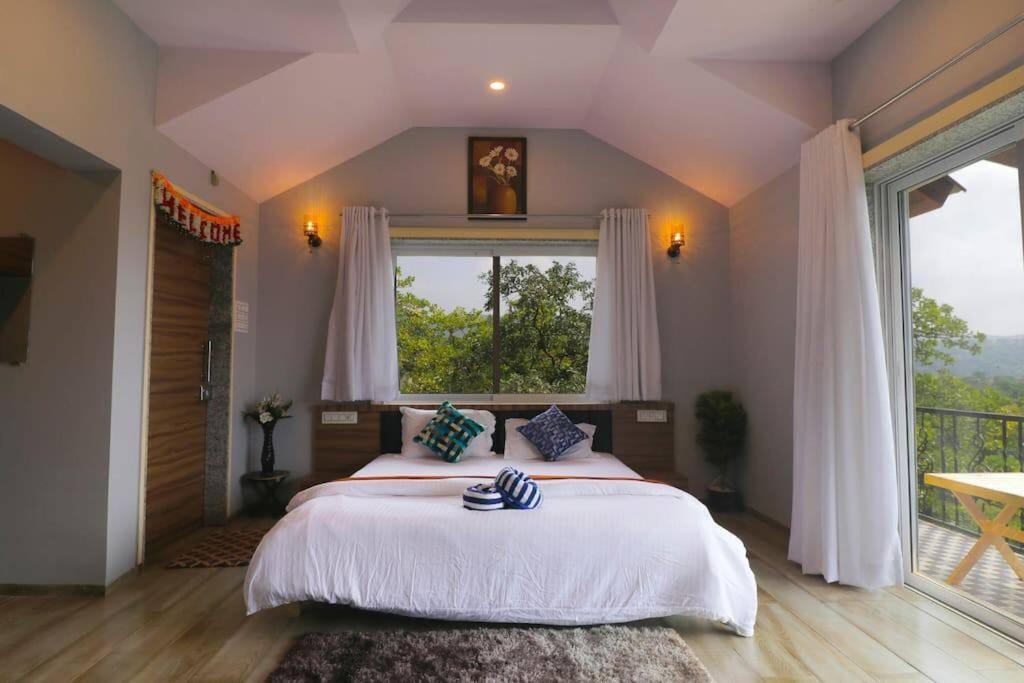 Villa Leisurely Casa By The Hills 4bhk, Pawna