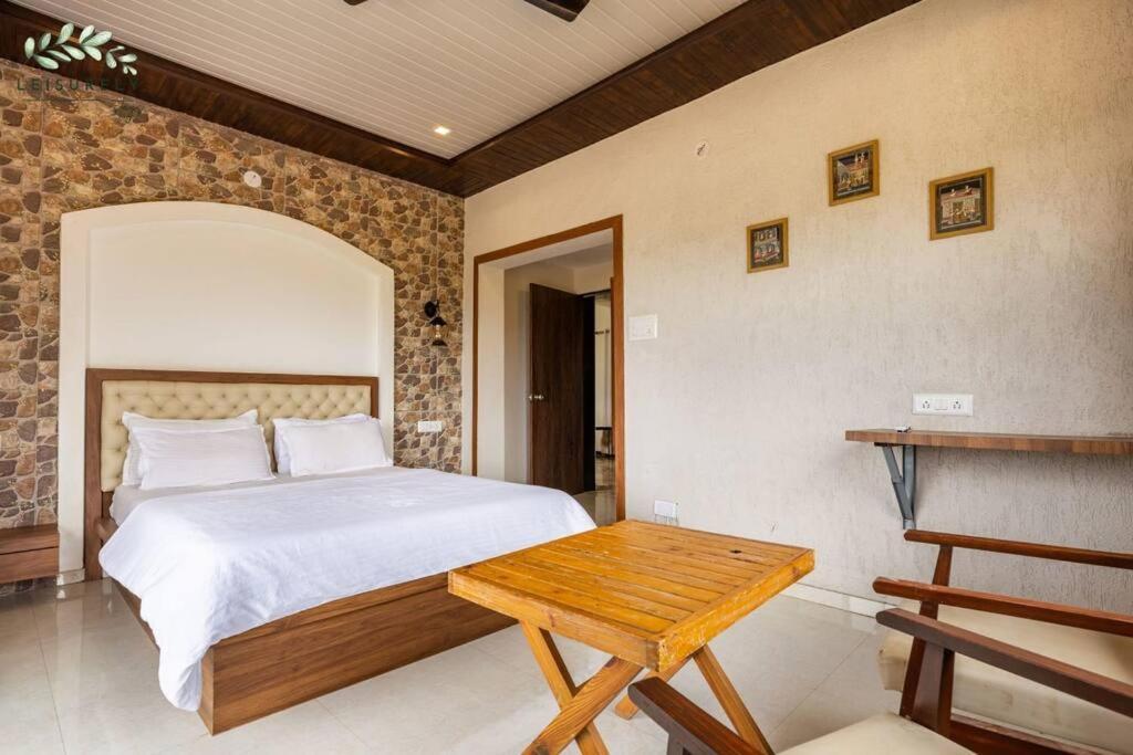 Villa Leisurely By The Foothills 7bhk , Pawna Lake,