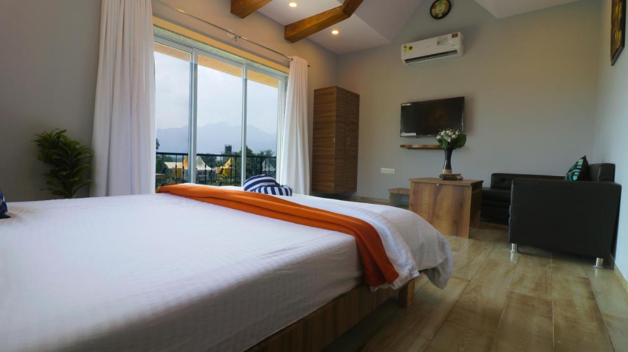 Villa Leisurely Casa By The Hills 4bhk, Pawna