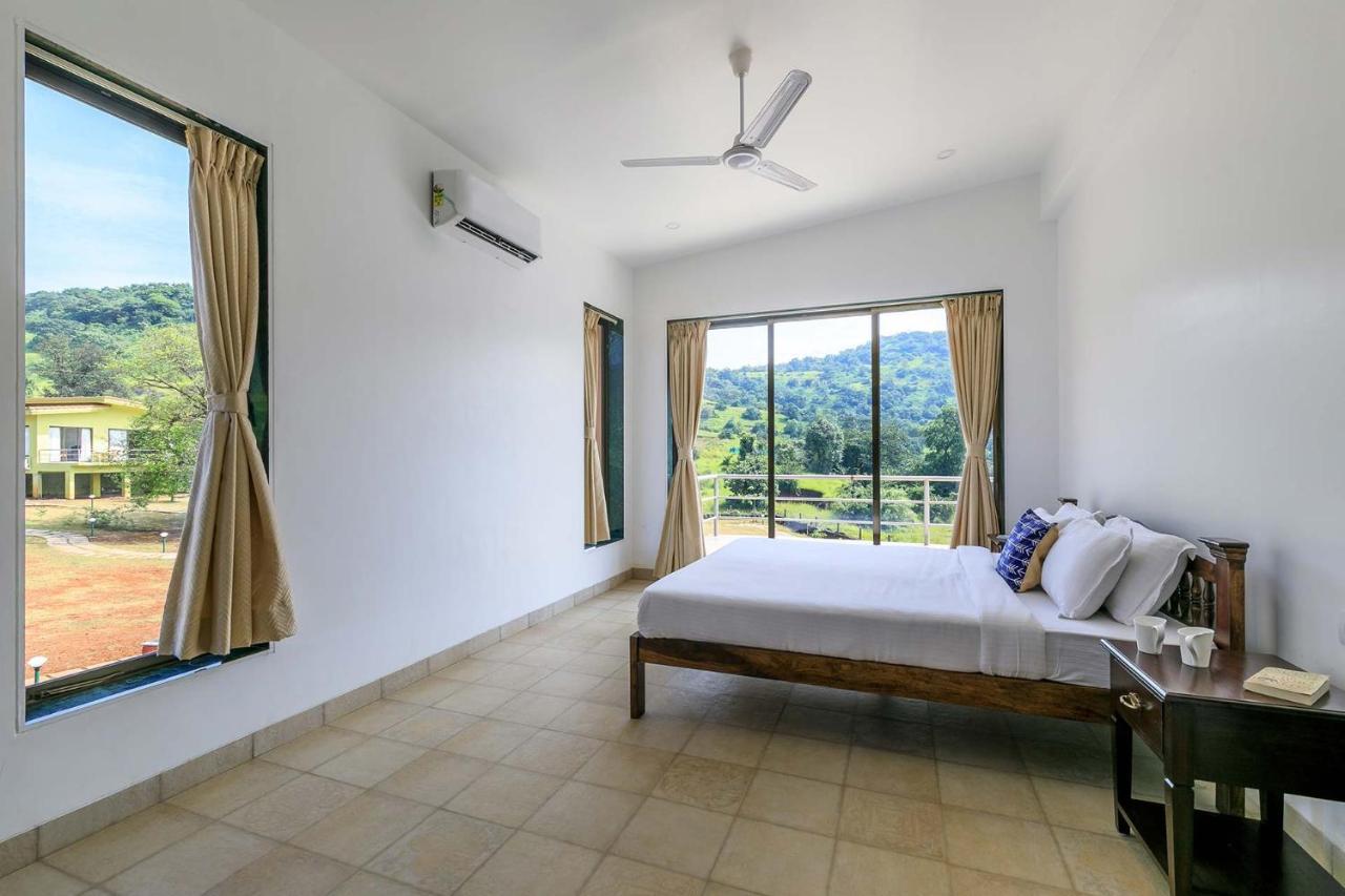 Shivom - 9 Bedroom With Pvt Pool & Pawna Lake View Villa Lonavala