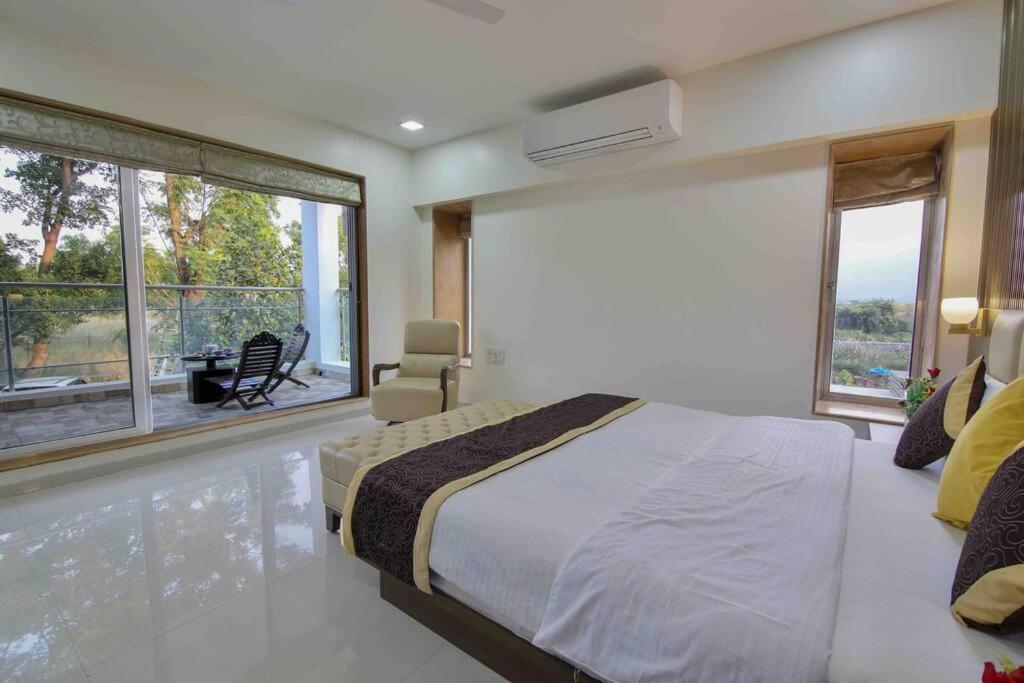 Luxe : Paradise By Histays Lonavala