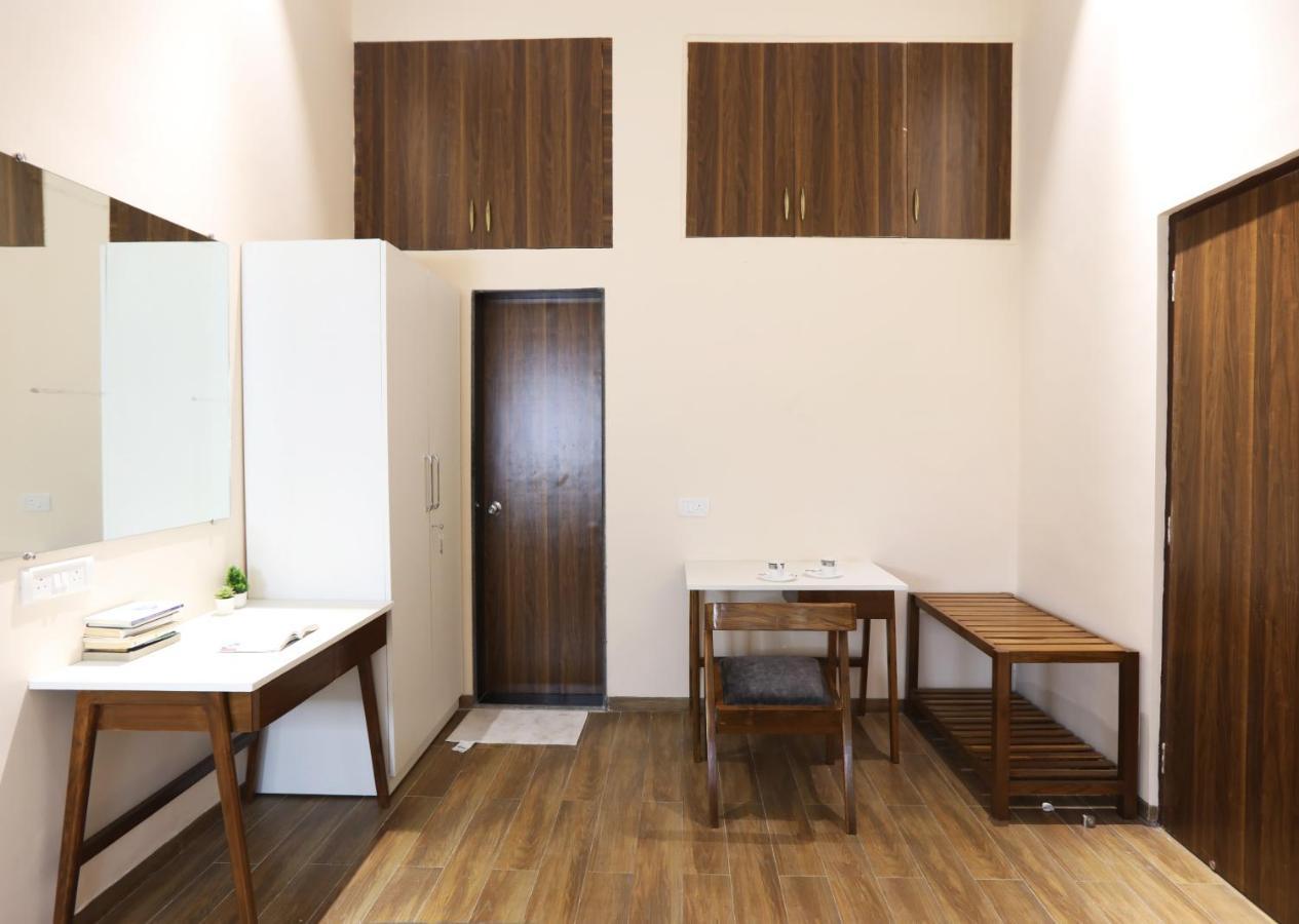 Cozy Nook- Artsy 3bhk With Private Pool- By Staymonkey Villa Lonavala