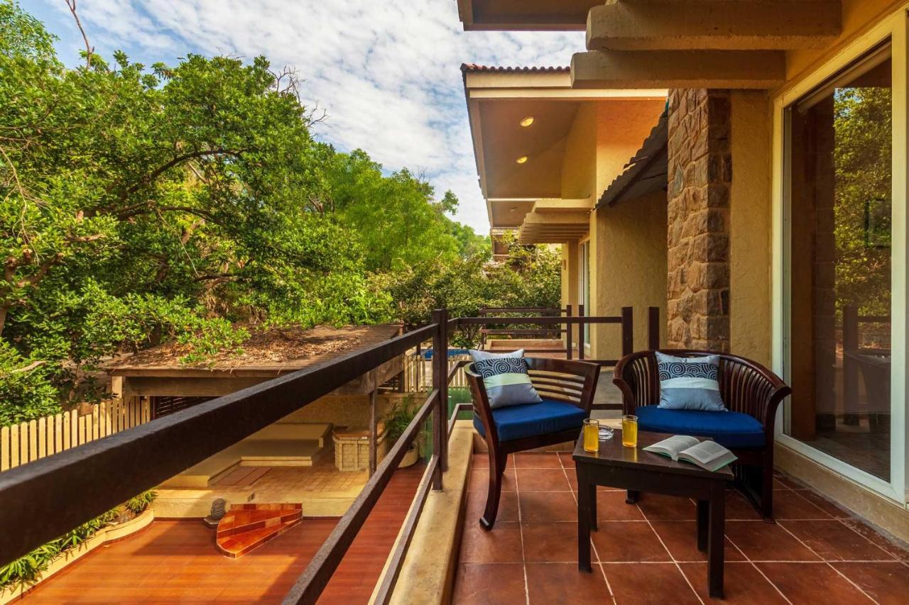 Stayvista's The Happy Hive - Cozy And A Pool For A Delightful Villa *