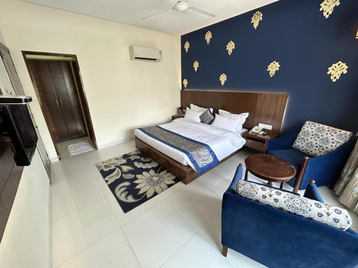 Gautam Hotel
