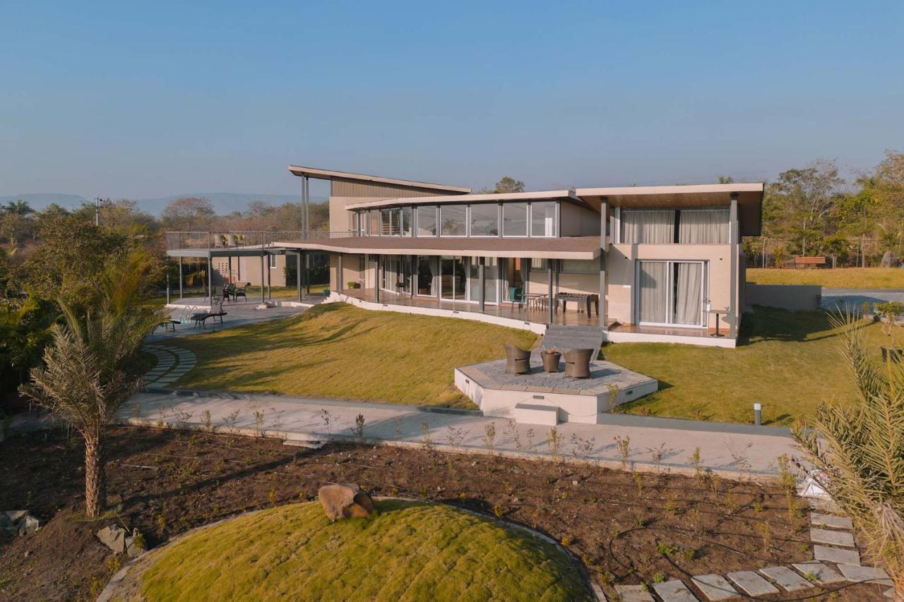 Bel Air Mansion: Tranquil Oasis With Deck, Gazebo & Amphitheatre *